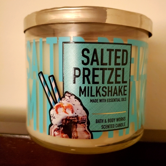 Bath & Body Works Salted Pretzel Milkshake 3 Wick
